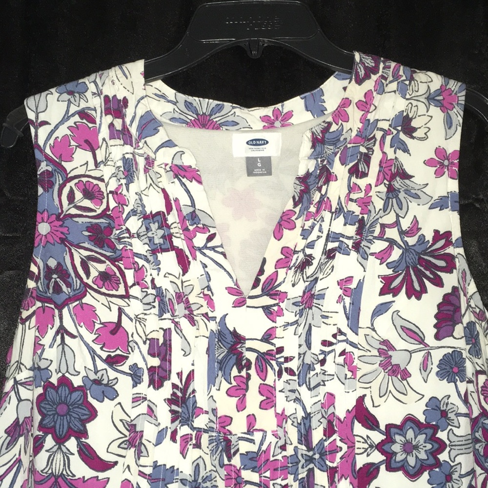 Old Navy tank top dress. Slight v-neck